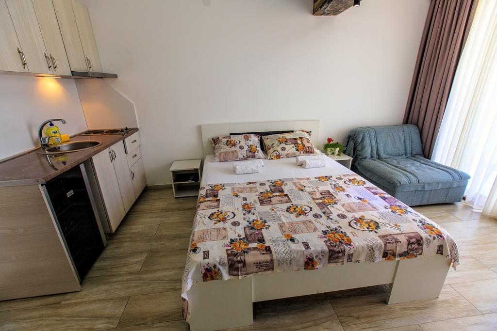 Apartments Matkovic Lux Sutomore Exterior photo